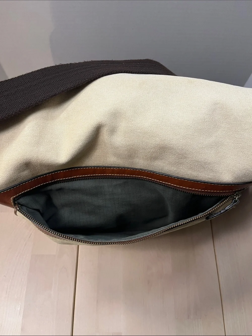 FOSSIL Tan Canvas w/ Brown Leather Trim & Brown Strap Messenger Bag Commuter Bag